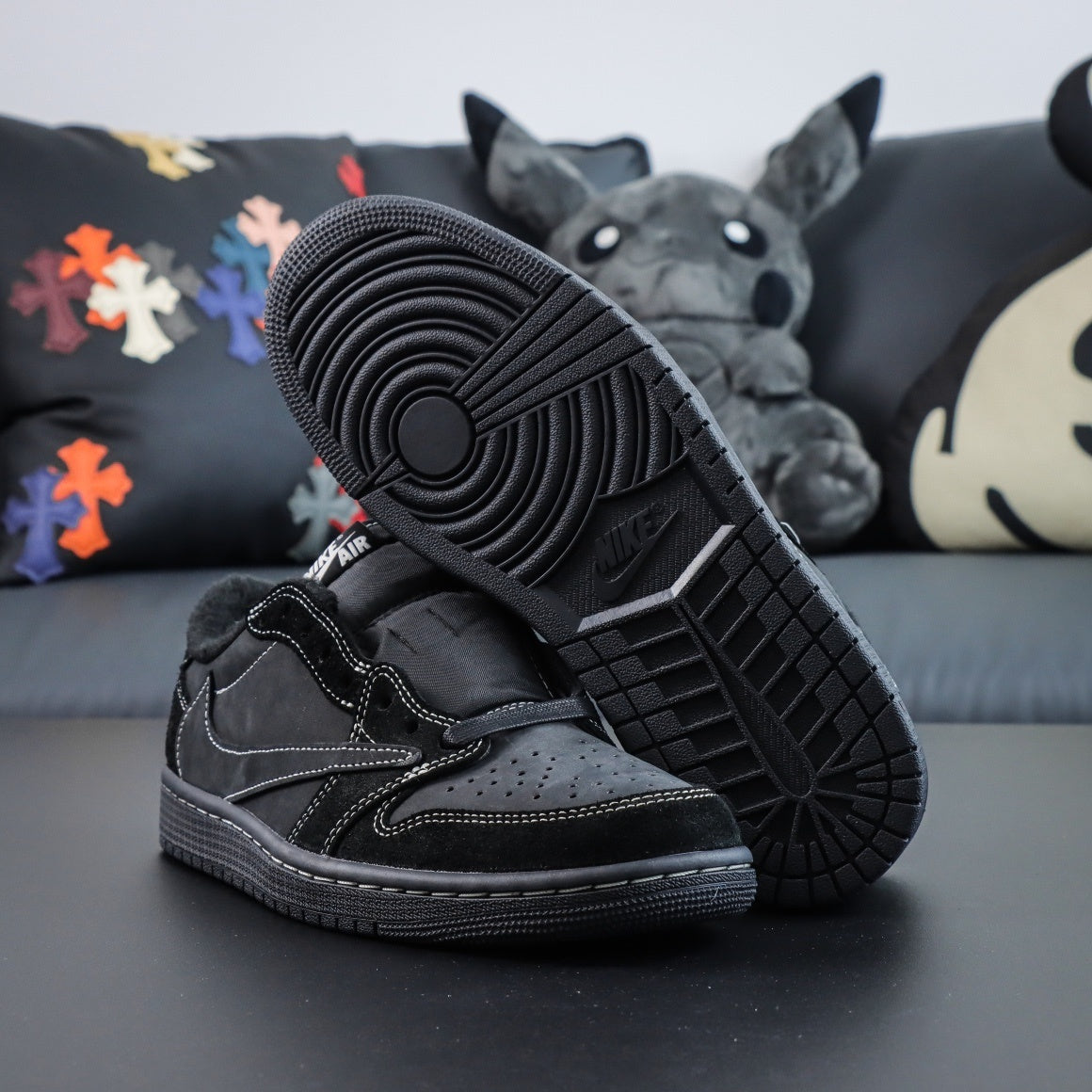 AJ1 x Travis “Black Phantom”