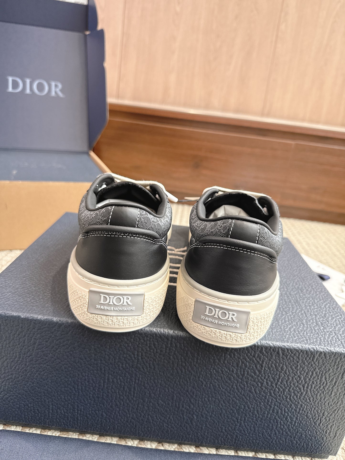 Dior B33