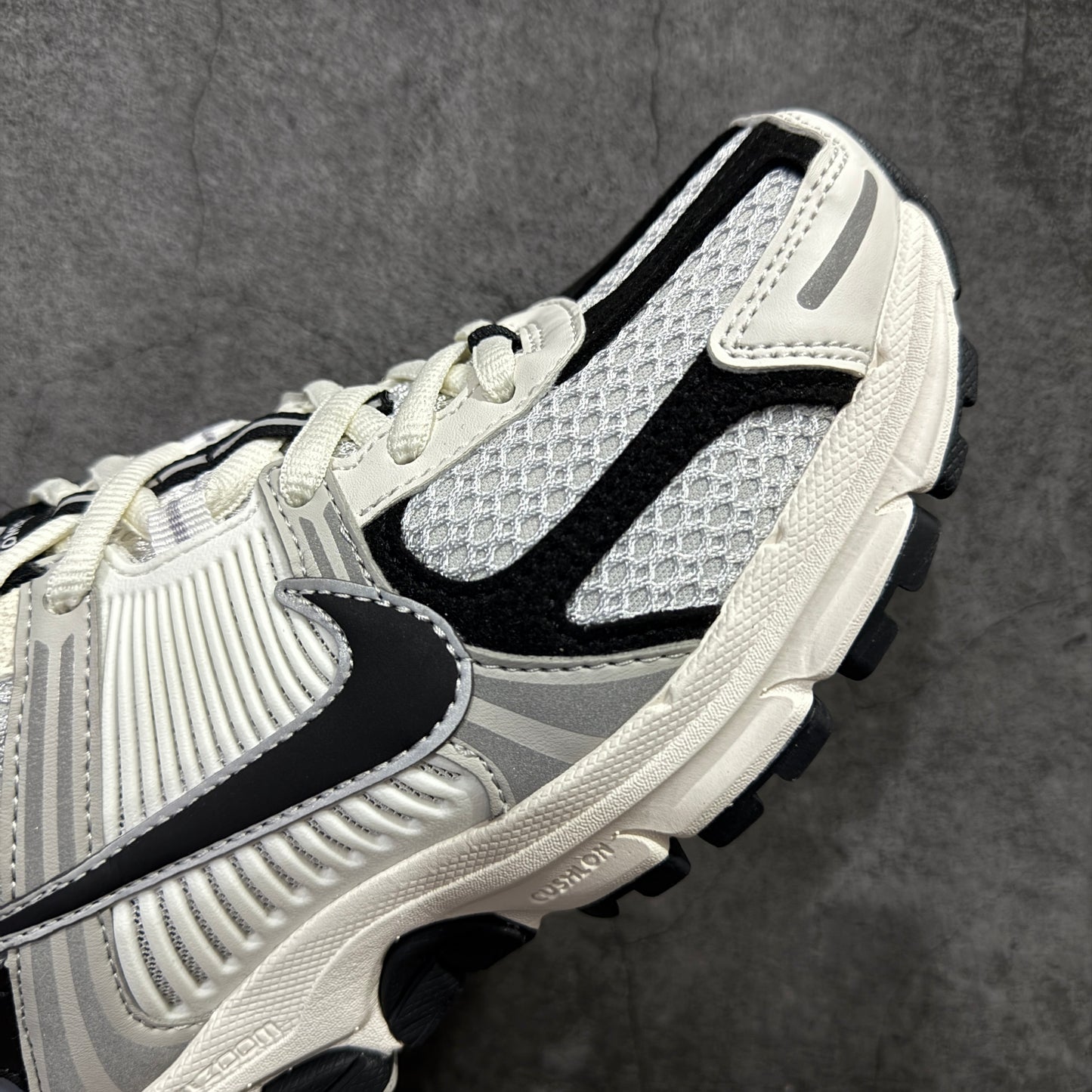 NK Air Zoom Vomero 5 Serie Fomoro