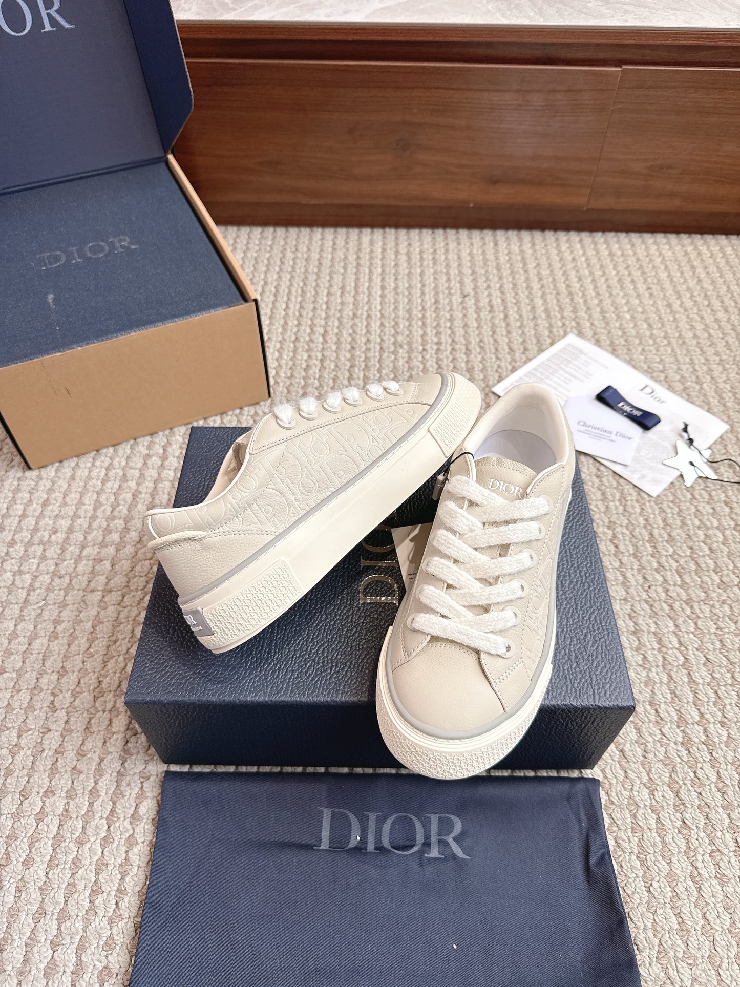 Dior B33