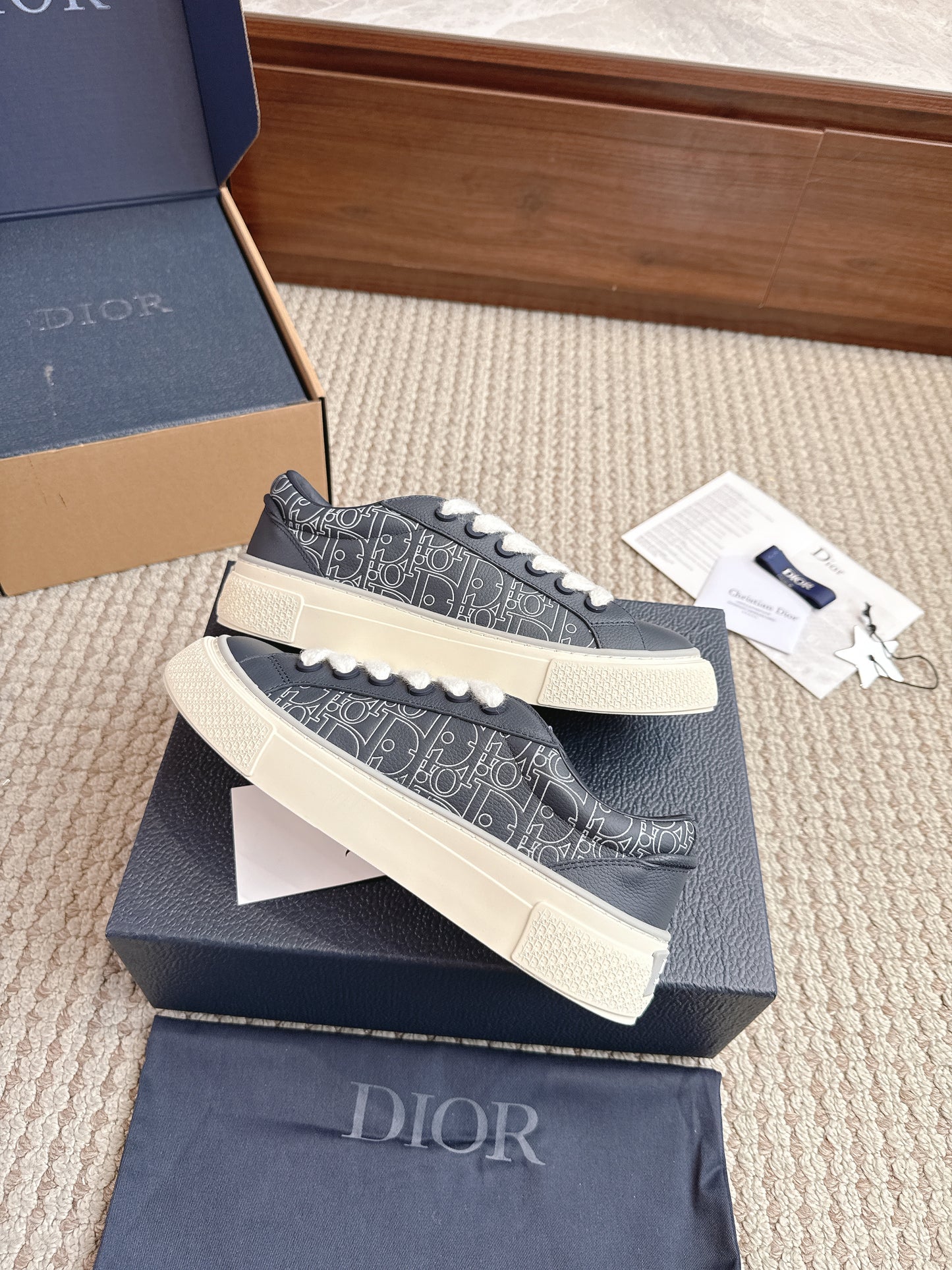 Dior B33