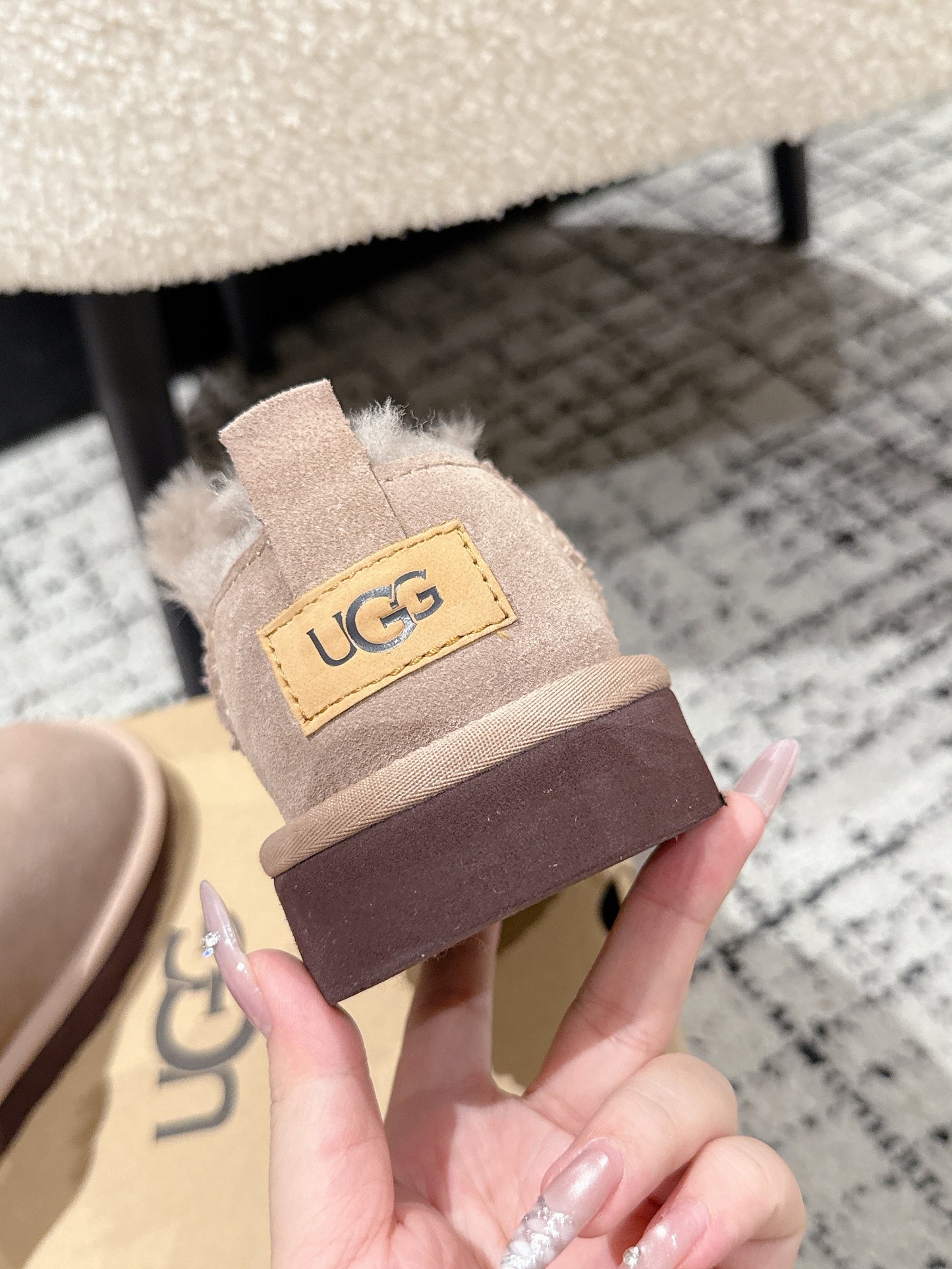 UGG