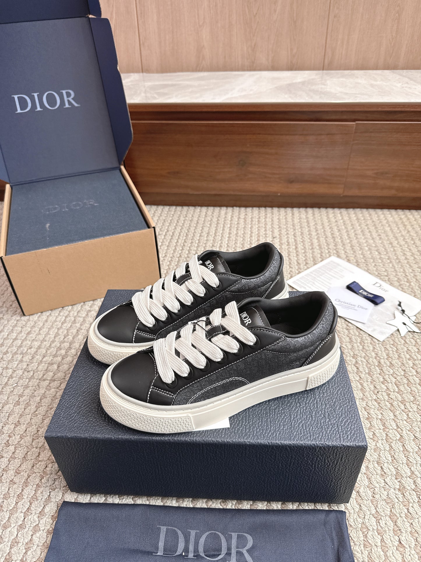 Dior B33