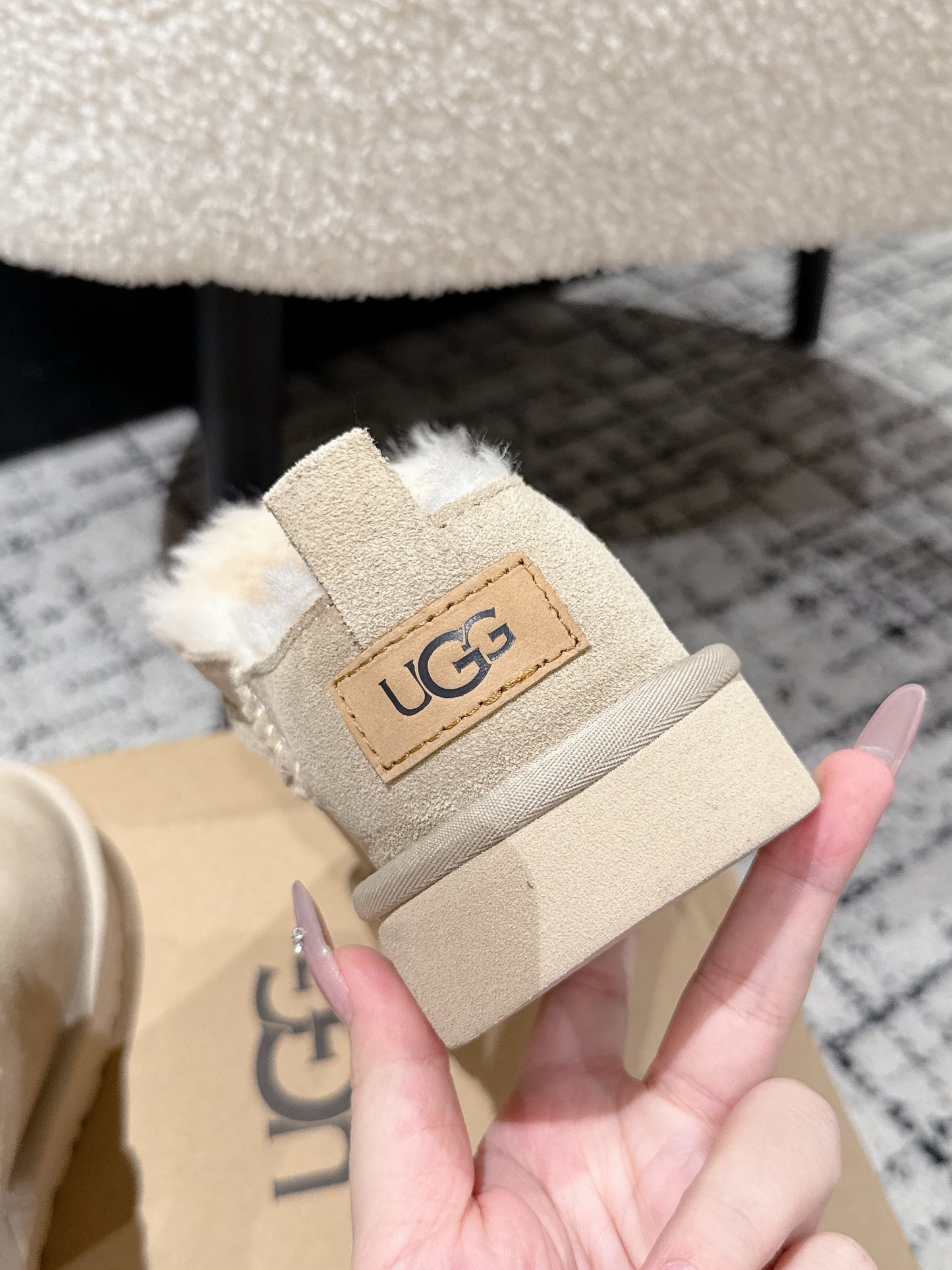 UGG
