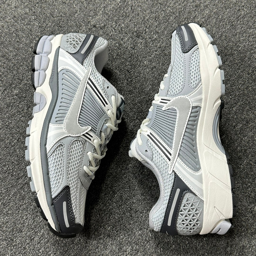 NK Air Zoom Vomero 5 Serie Fomoro