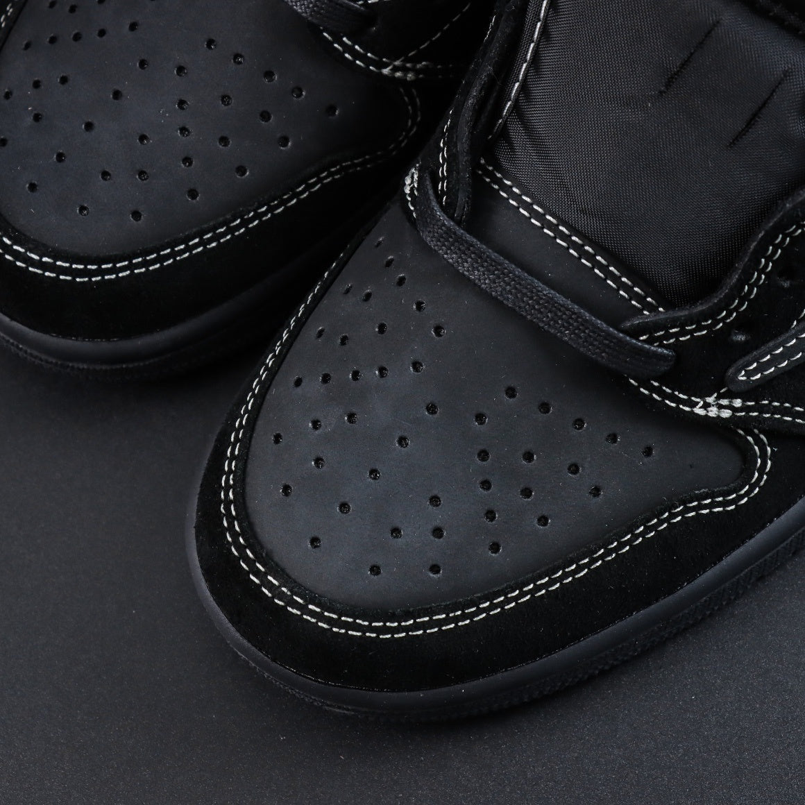 AJ1 x Travis “Black Phantom”