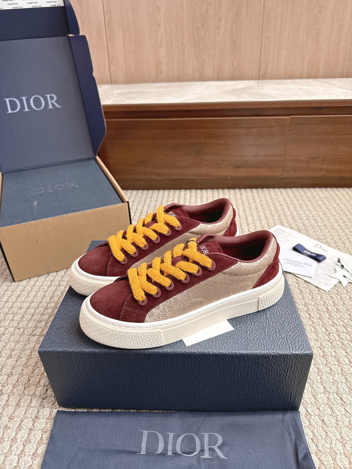 Dior B33