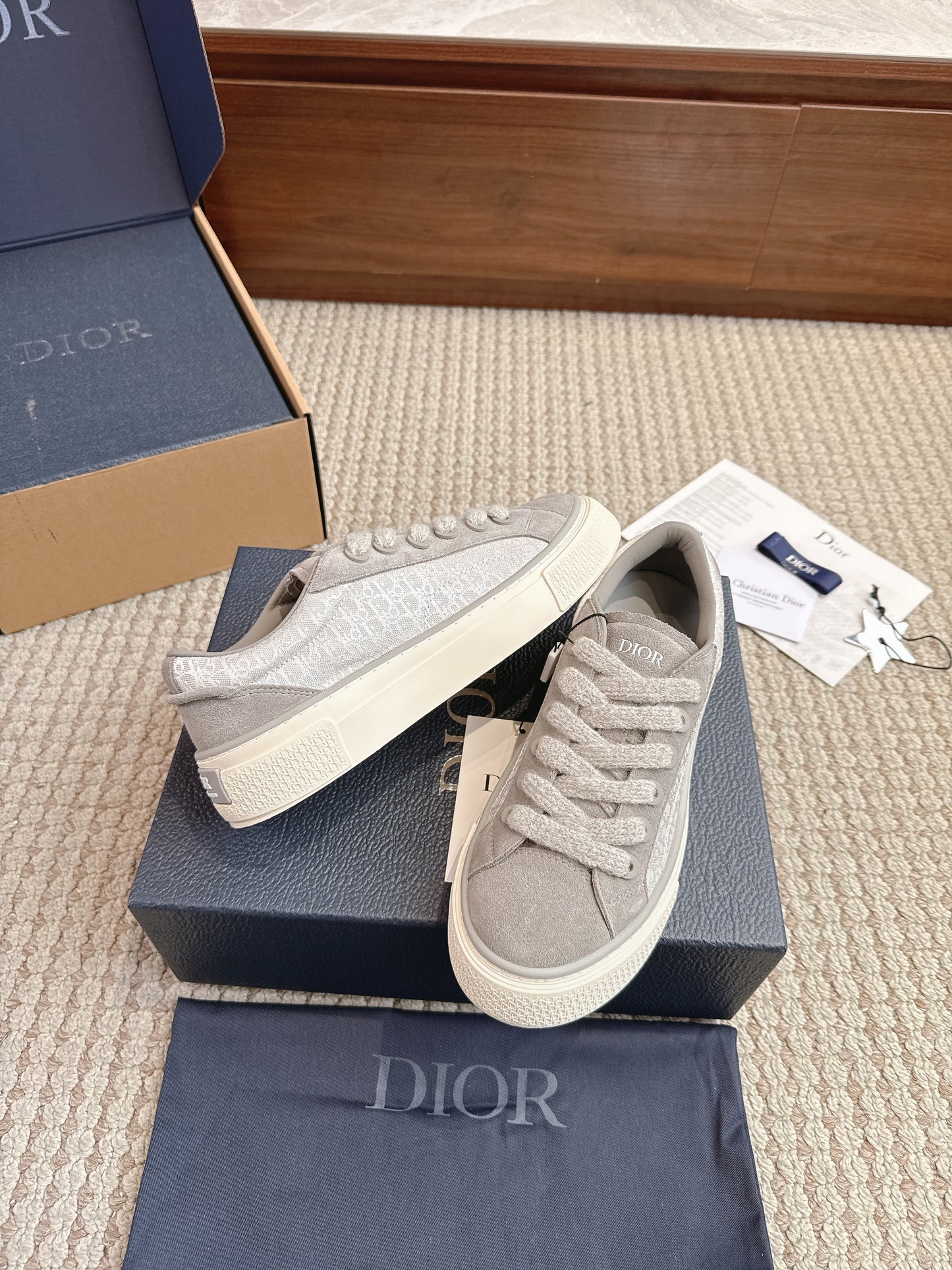 Dior B33
