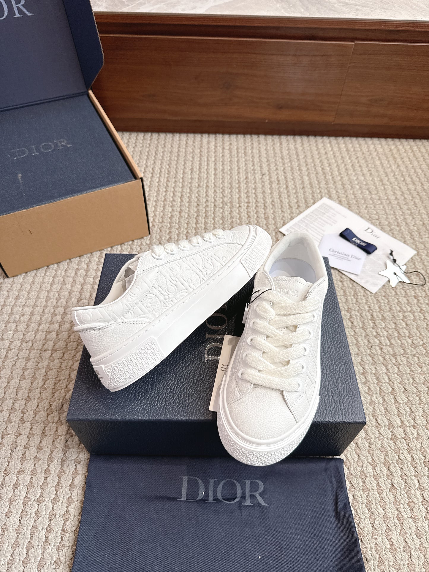 Dior B33