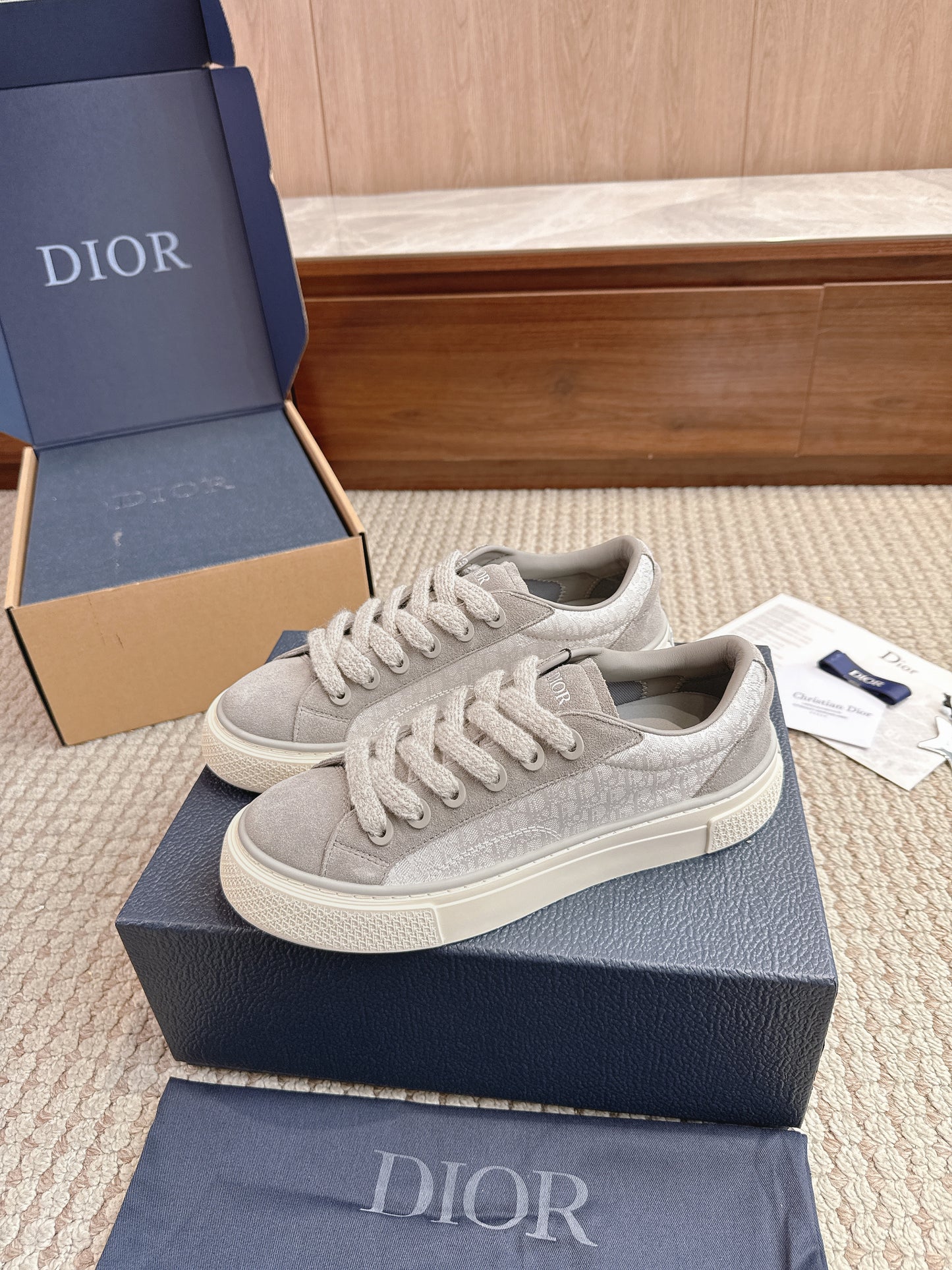 Dior B33