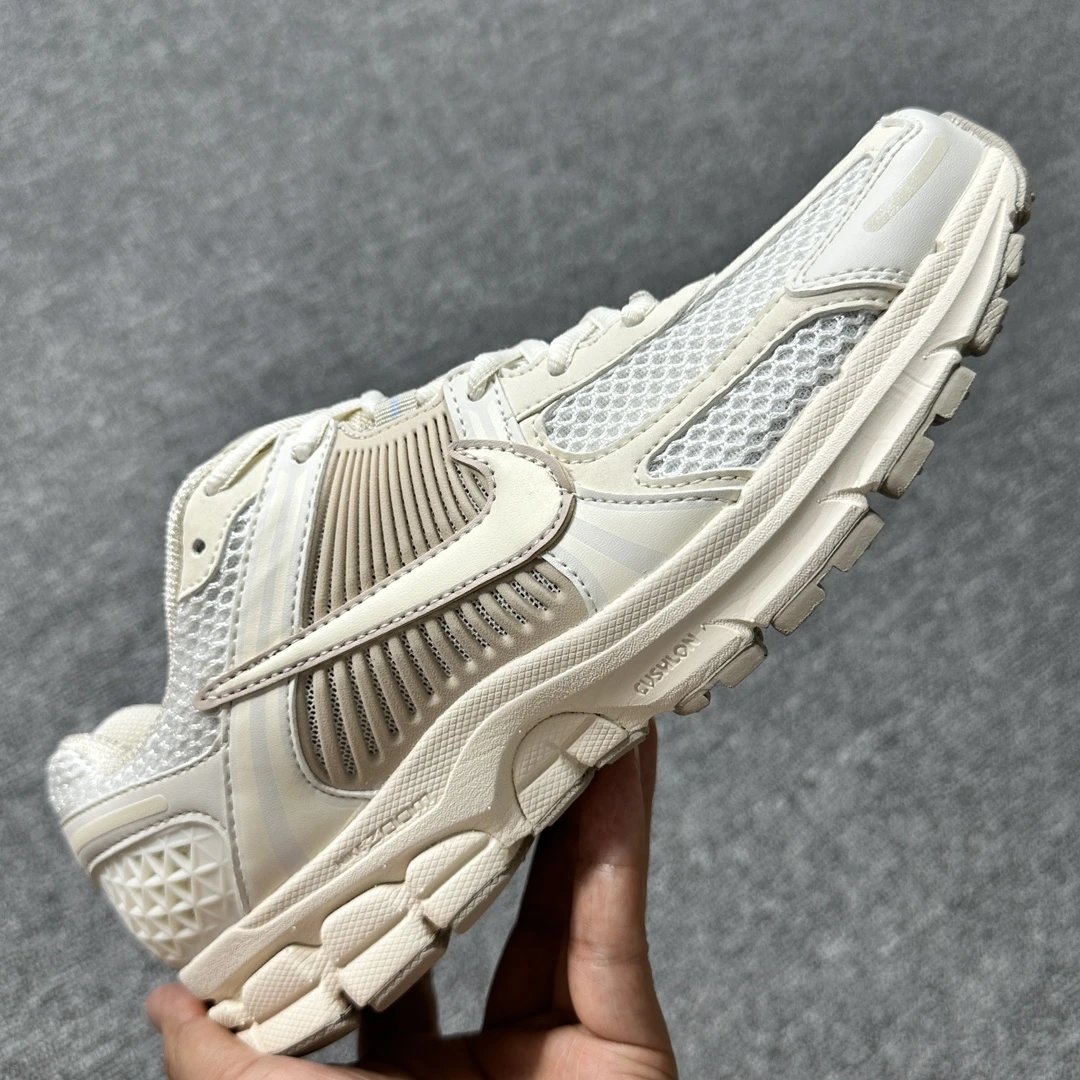 NK Air Zoom Vomero 5 Serie Fomoro