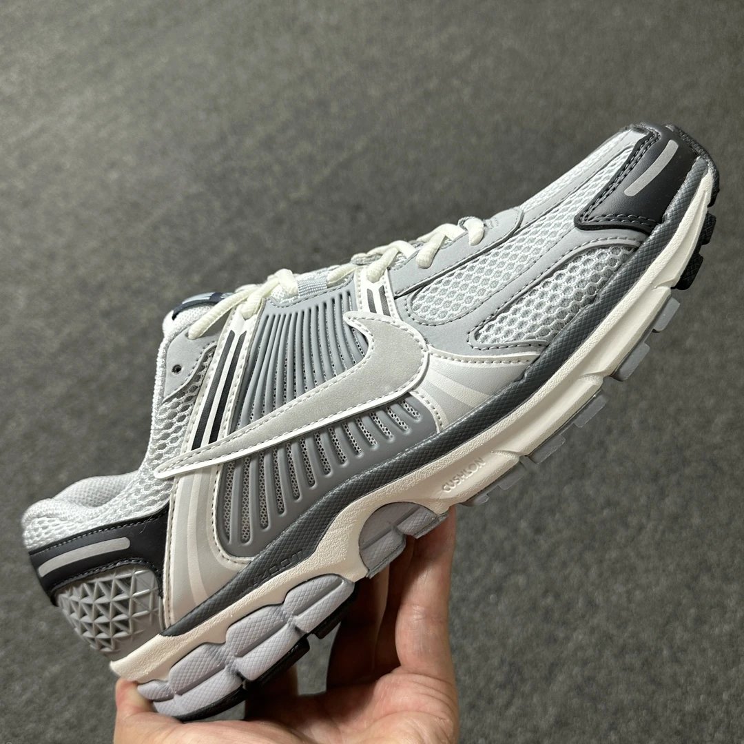 NK Air Zoom Vomero 5 Serie Fomoro