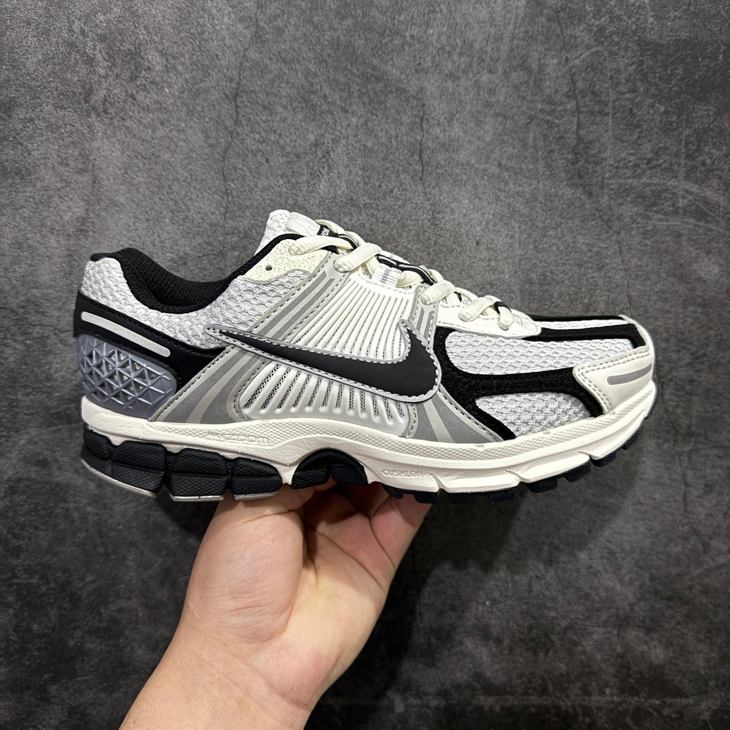 NK Air Zoom Vomero 5 Serie Fomoro